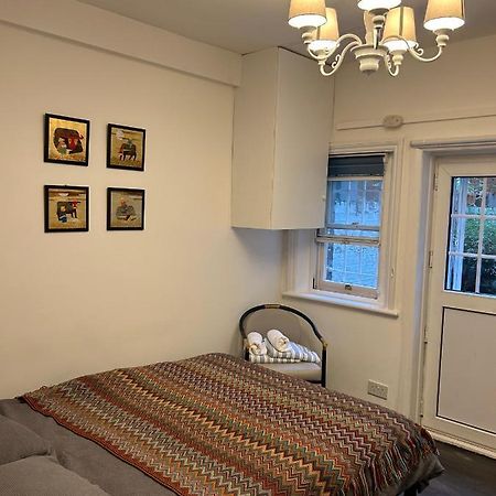 Апартаменты West Kensington Лондон Экстерьер фото
